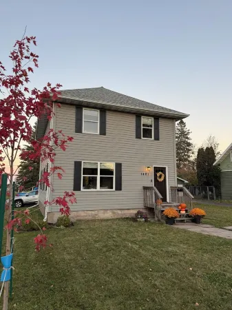 The Harlow House- Beautifully Renovated Home Near Duluth Отели в г. Сьюпириор