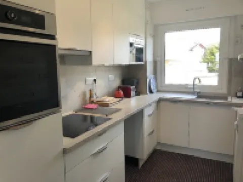 Large 4-person 1st floor apartment on the seafront.  FROM SATURDAY TO SATURDAY