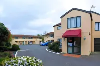 Samhil Motor Lodge Hotels in 