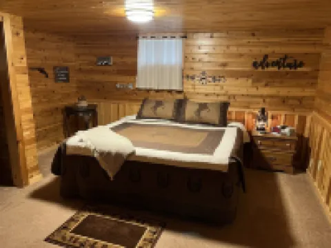 Elk Run-Entire basement-1000 sq ft.-Cleaning fee included.  Sleeps 4-6.