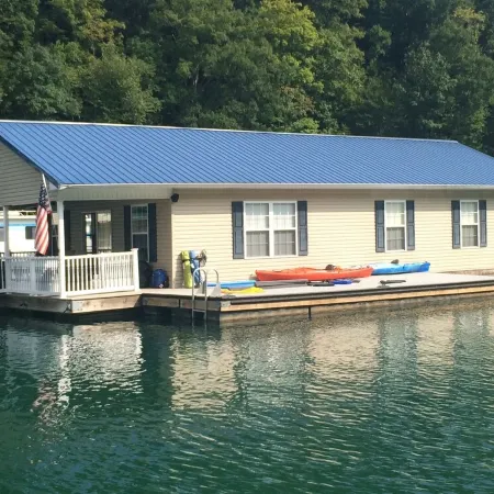 Attitude Adjustment Beautiful Floating Home on Scenic Norris Lake