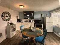 Moments to beach. Two queen beds, full kitchen with essentials. Dog friendly.