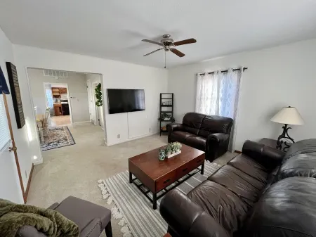 Great Location ONLY 5 Blocks to Beach