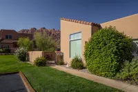 Breathtaking Views and Community Pool Access - Stunning Oasis