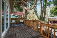 Spacious Deck and Private Backyard Oasis - Charming Retreat Hotels in Bainbridge