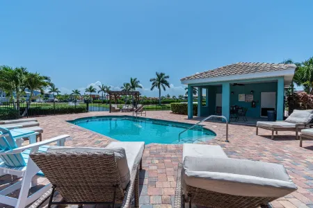 Spacious Townhome with Fire Pit and Backyard Oasis - Inviting Retreat