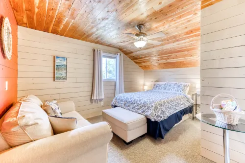 Cozy Living Spaces and Large Yard - Inviting Custom Retreat