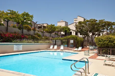 Ocean View Balcony and Gated Community - Gorgeous Coastal Escape Отели рядом с достопримечательностью «Fletcher Cove Community Center»