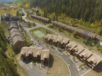 Cozy Condo with Private Decks and Scenic Views - Charming Mountain Escape