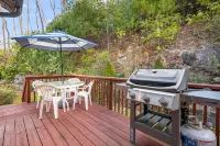 Breathtaking Mountain Views and Cozy Fire Pit - Stunning Getaway