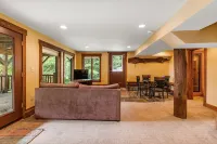 Breathtaking Mountain Views and Modern Comforts - Exquisite Getaway