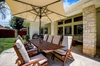 Modern home near Lake LBJ with enclosed yard, patio, grill & central AC