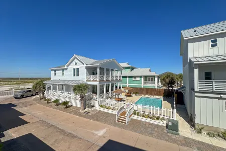 Shared Pool, Golf Cart Included, Pet Friendly Отели рядом с достопримечательностью «Fly It Port ' A»