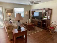 Lanai and Patio Dining - Charming Stylish Getaway