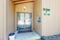 Convenient condo near the lake with shared pool & hot tub 塔霍維斯塔住宿飯店