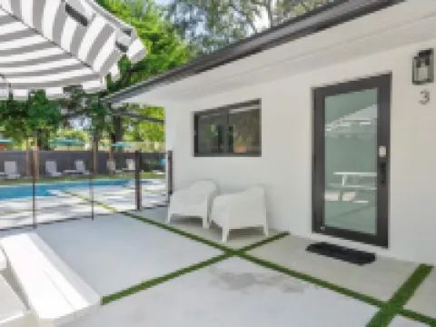 Heated Pool and Chic Studio - Stylish Miami Escape