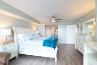 Stunning Waterway Views and Expansive Saltwater Pool - Luxurious Retreat