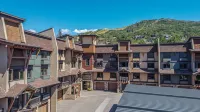 Heated Outdoor Pool and Modern Furnishings - Elegant Mountain Haven