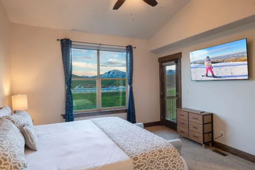 Minutes to Deer Valley and Park City, Private Hot Tub, Mountain Views, Living + Family, Pet Friendly