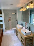 Easy Access to Downtown and Beach Parking - Charming Spacious Haven