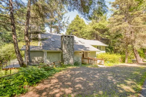 Stunning Ocean Views and Hot Tub Retreat - Elegant Coastal Sanctuary Hotels in Gleneden Beach