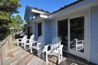 Private Pool and Recreation Room - Stylish Family Retreat Hotels in Currituck County