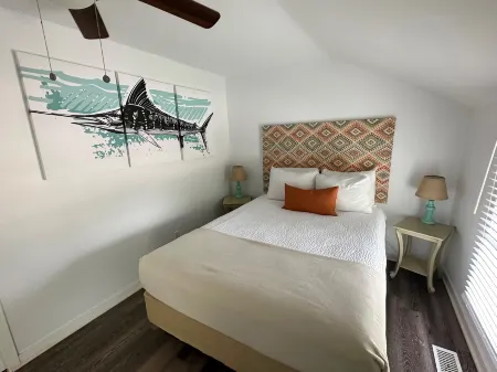 Private Sandy Beach and Boat Parking Available - Inviting Surf Cottage