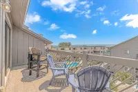 Ocean View and Spacious Living Area - Inviting Coastal Haven