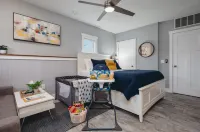 Stylish Retreat - Close to Beach, Wineries, WiFi Hotels in Traverse City