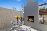 Private Hot Tub and Outdoor Fireplace - Charming Urban Oasis