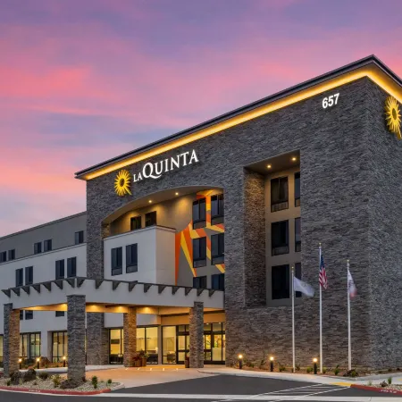 La Quinta Inn and Suites by Wyndham Lincoln