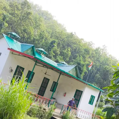 Corbet Hill Center River Home Stay