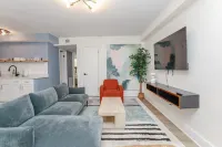 Modern Suite with Fire Pits and Beach Chairs - Charming Coastal Retreat Hotels in Norfolk