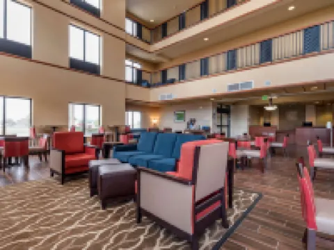 コンフォート イン & スイーツ グッドランド グッドランドのホテル