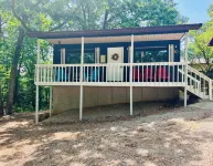 Little Owl Private Cabin #10 - Sleeps 6. Resort Pool-Spa. Sdc 1 mi. Dogs ok!