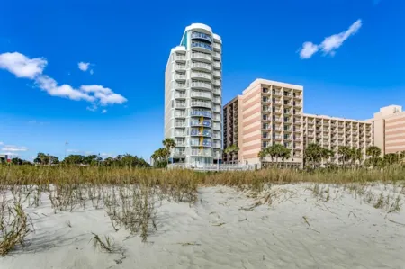 Expansive Views and Large Pool Area - Stunning Oceanfront Oasis Отели рядом с достопримечательностью «Миртл Манор Трейлер Парк»