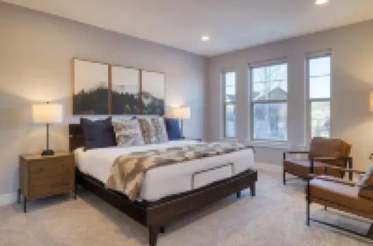 Stunning Mountain Escape with Hot Tub - Cozy Year-Round Retreat