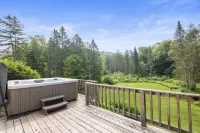 Private Hot Tub and Stargazing Oasis - Cozy Contemporary Escape