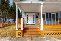 Remodeled condo with shared washer/dryer - walk to dining & ski lift bus pickup Hotels in Cavendish