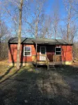 Secluded 2 bedroom cabin near Lake Jackson.