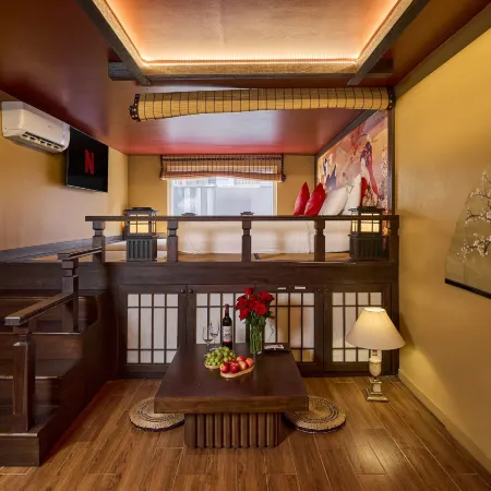 Secret Garden Hotel Ben Thanh Отели рядом с достопримечательностью «Дворец Воссоединения»