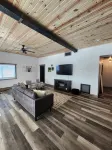 A Farmhouse style lodge, Centrally Located & Family Friendly Unit!