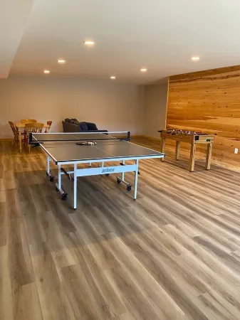 Bluebird Hill - rolling hills, meadows, large deck, fire pit, 3 bedroom, 2 bath