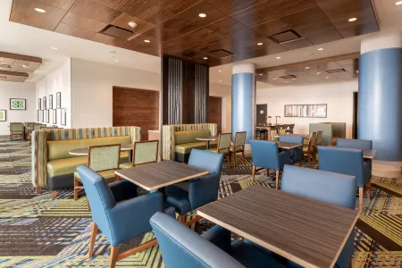 Holiday Inn Express & Suites Saskatoon East - University Отели рядом с достопримечательностью «Университет Саскачевана»