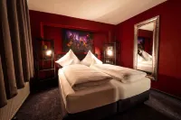 Engel Hotel + Diner Hotels near Salgo