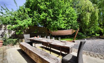 Relaxing Retreat Near Forests