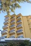 Hotel Crown Hotel in zona Cimitero monumentale e civico di Rimini
