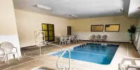 Quality Inn & Suites Lenexa Kansas City - Pool
