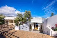 Clifton Yolo Spaces - Clifton Mansion Villa Hotels in Clifton