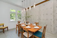 Old Town Oasis - Spacious Artisan Home in Old Town